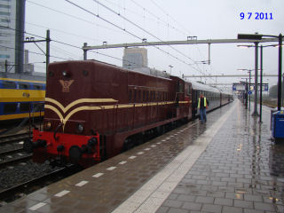 De trein staat klaar voor vertrek.